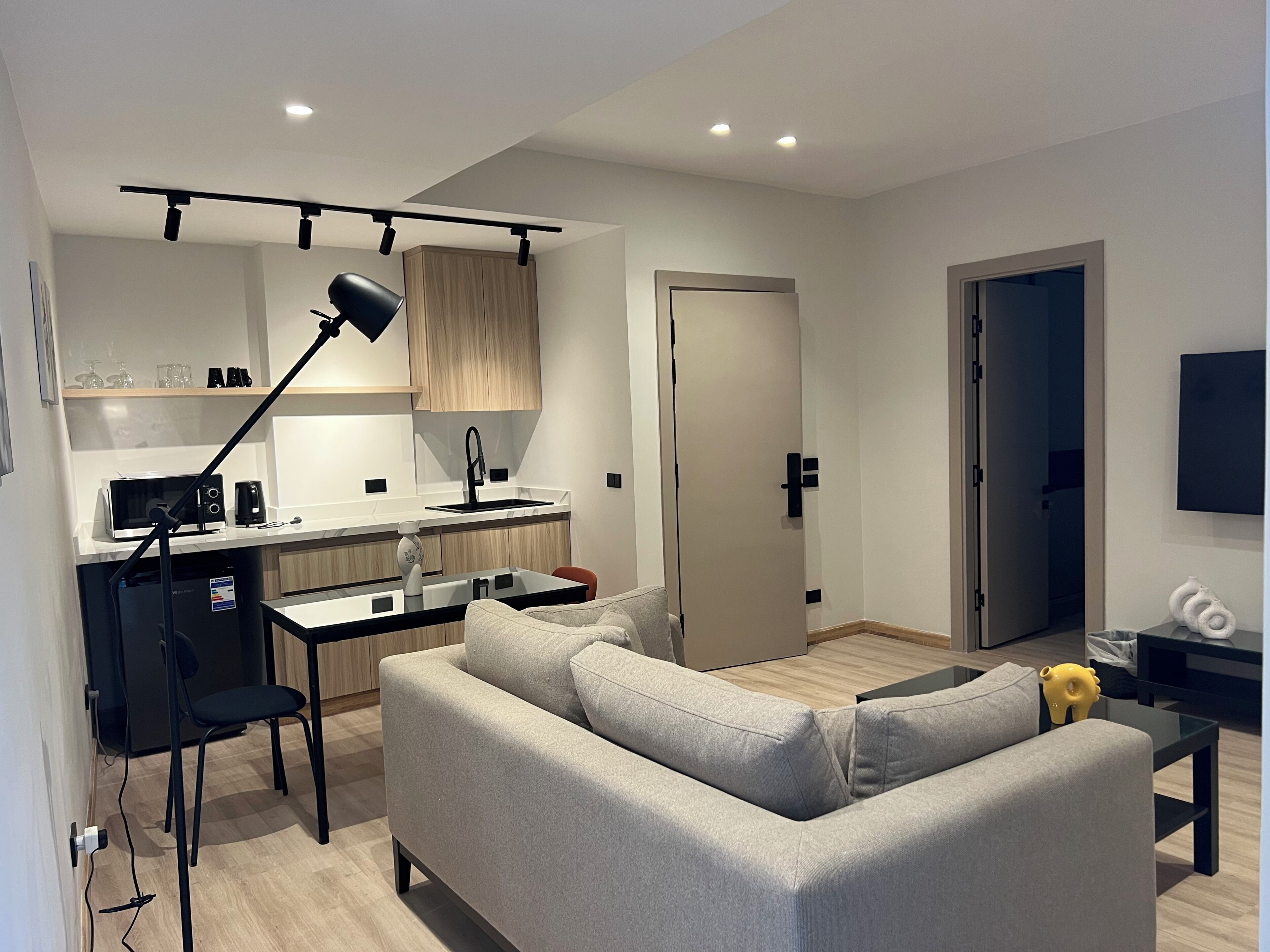 Deluxe Apartment, 1 Bedroom, Balcony, City View | Living area
