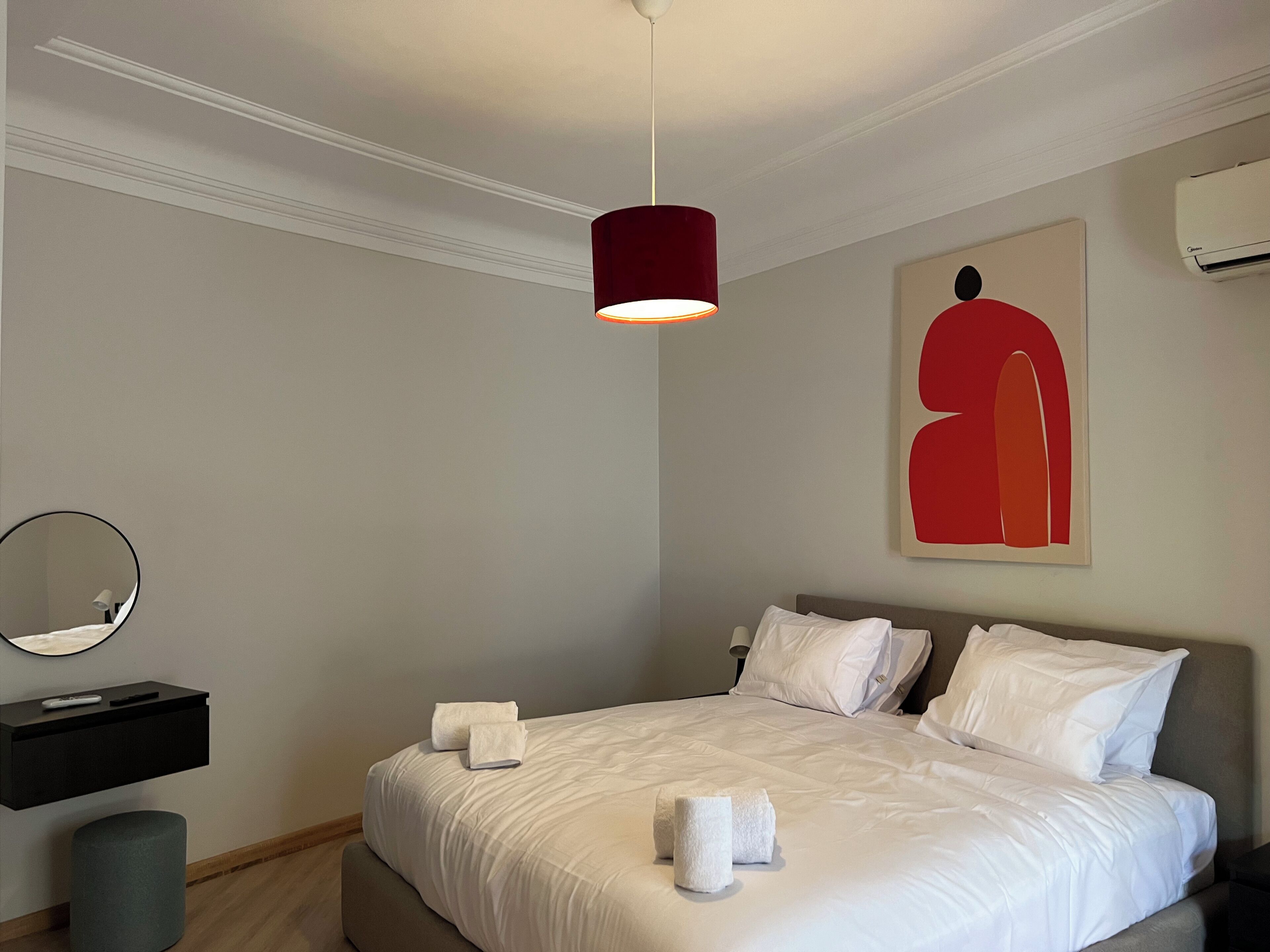 Deluxe-Apartment, 1 Schlafzimmer, Balkon, Stadtblick | Minibar, kostenloses WLAN, Bettwäsche