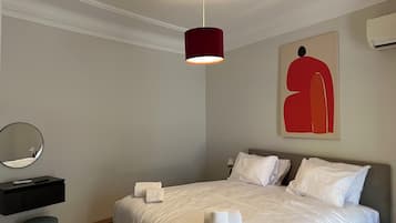 Deluxe-Apartment, 1 Schlafzimmer, Balkon, Stadtblick | Minibar, kostenloses WLAN, Bettwäsche