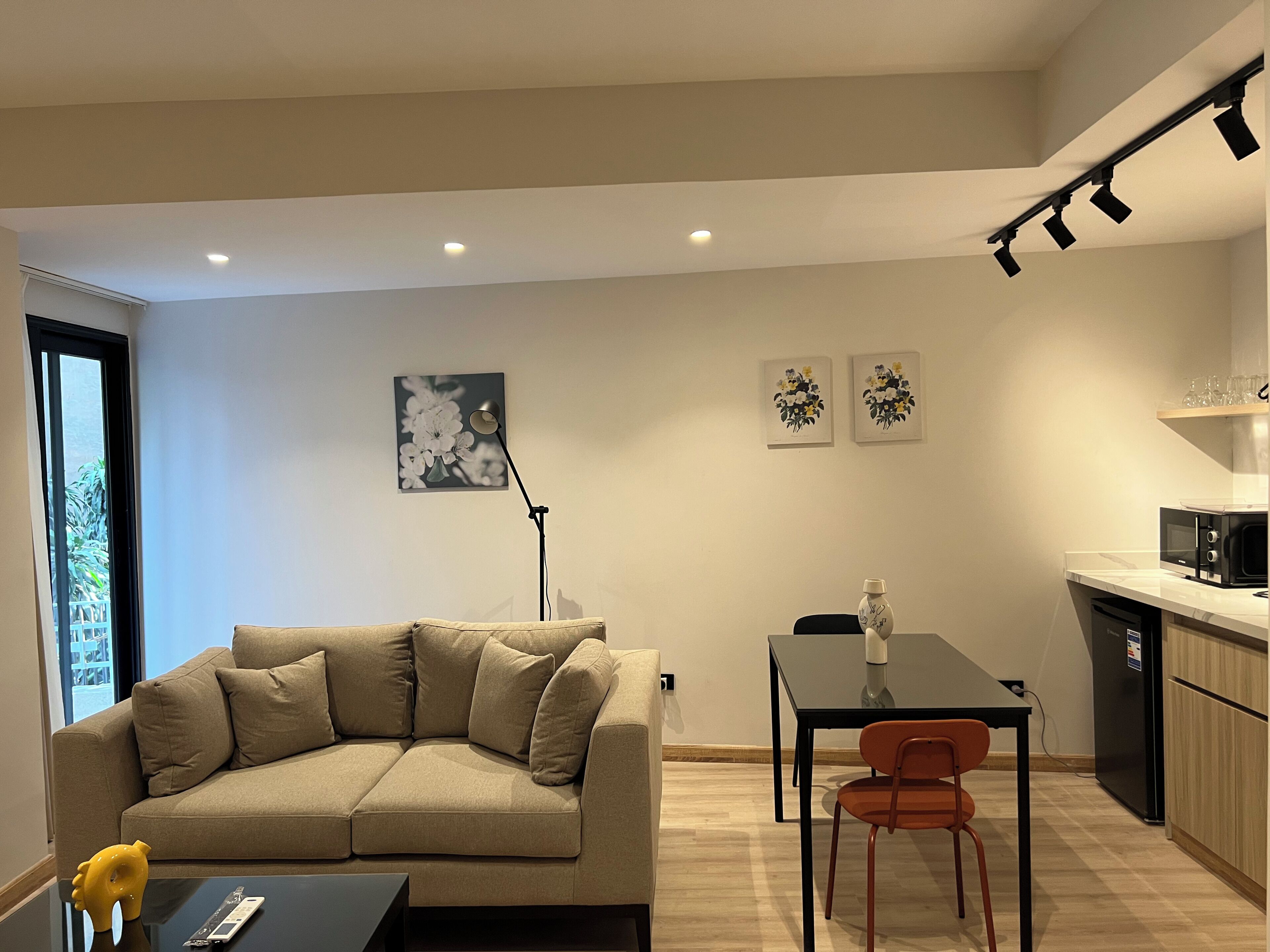 Deluxe Apartment, 1 Bedroom, Balcony, City View | Living area
