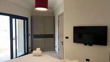 Minibar, wifi gratis y ropa de cama
