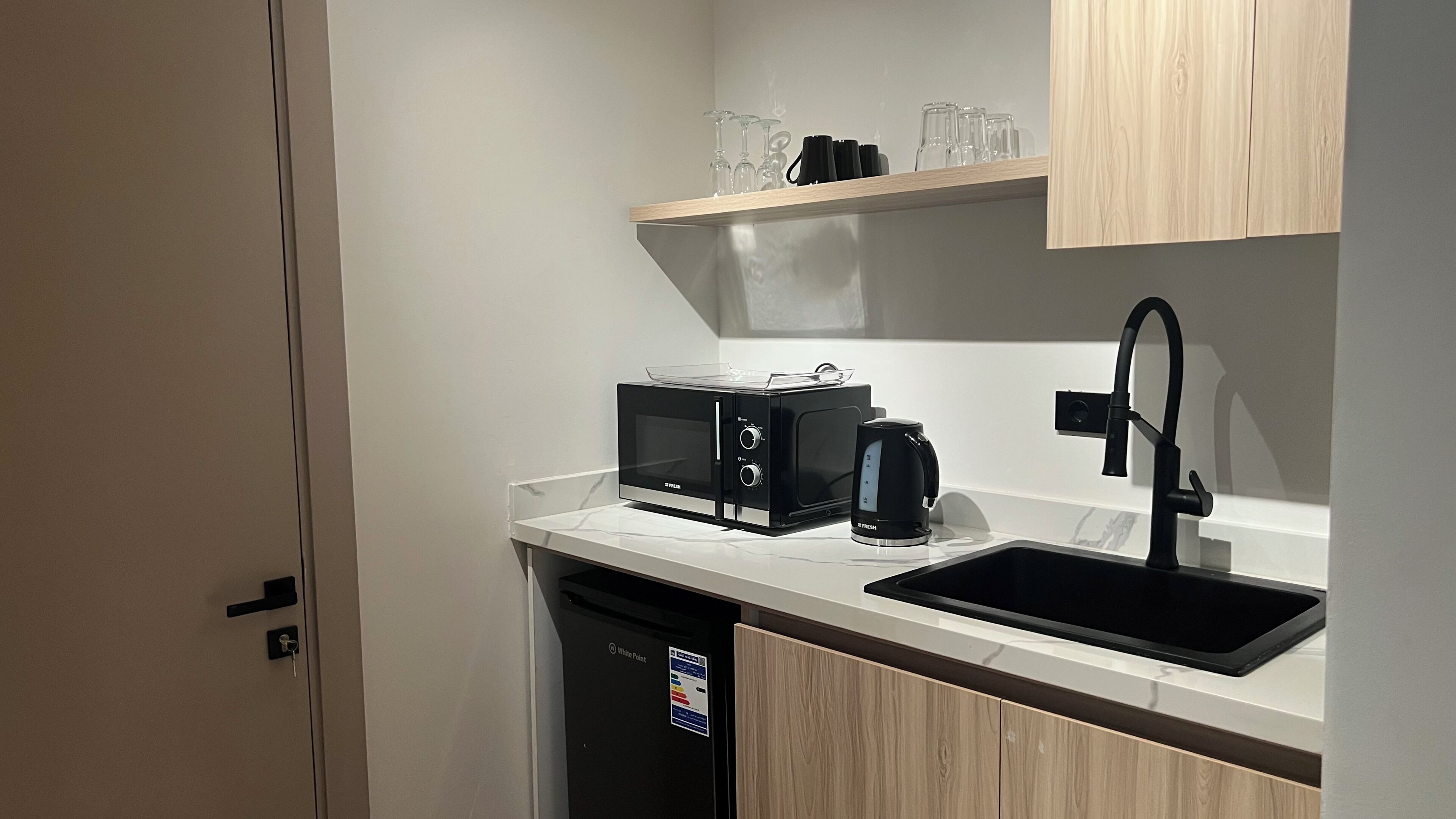 Economy Studio, 2 Single Beds | Private kitchen