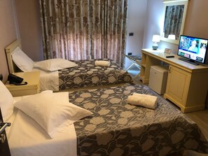 Deluxe-Doppel- oder -Zweibettzimmer, Balkon, Stadtblick
