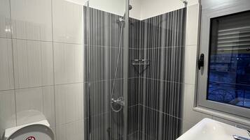 Comfort Double or Twin Room, Garden View | Bathroom | Shower, free toiletries, hair dryer, slippers