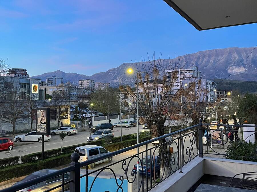 Habitación triple Deluxe, vistas a la montaña | Balcón
