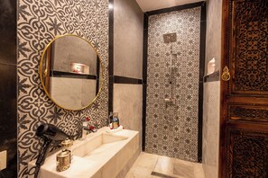 Bathroom - RIAD musee
Spacious 5-bedroom riad in charming Marrakech with AC (Marrakech)