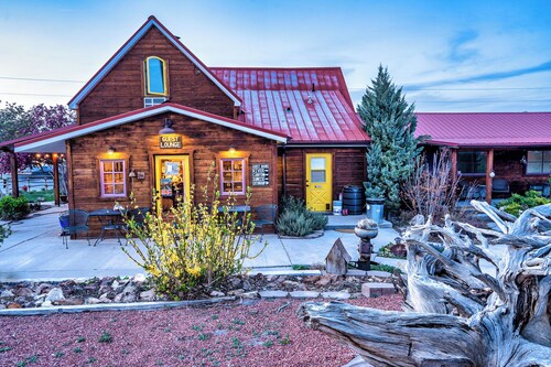Boutique Retreat, Grand Staircase
