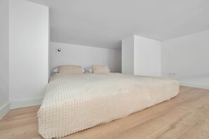 Bügeleisen/Bügelbrett, Reisekinderbett, WLAN, Bettwäsche