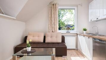 Classic Apartment, Garden View | Living area