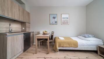 Classic Triple Room | Iron/ironing board, free WiFi