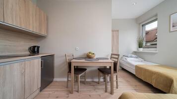 Classic Triple Room | Dining