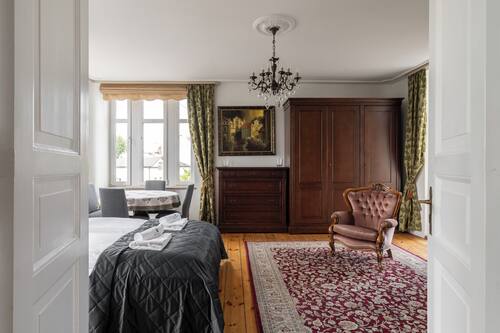 Apartment, Balkon, Stadtblick | Bügeleisen/Bügelbrett, kostenloses WLAN, Bettwäsche