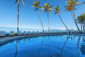 Pool - Front Row on Maui's Shoreline. Turtles, Sunsets and Ocean-to-Mountain Views (Kihei)