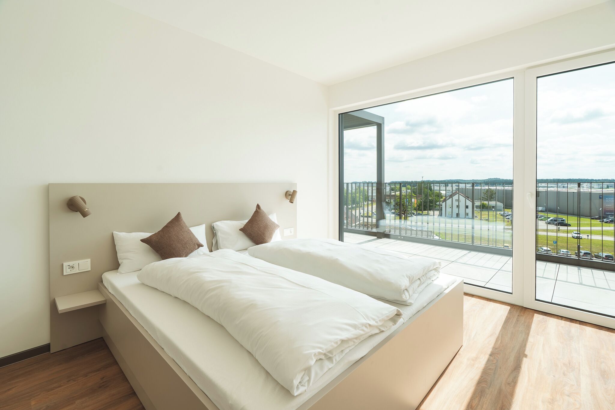 Desk, laptop workspace, free WiFi, bed sheets