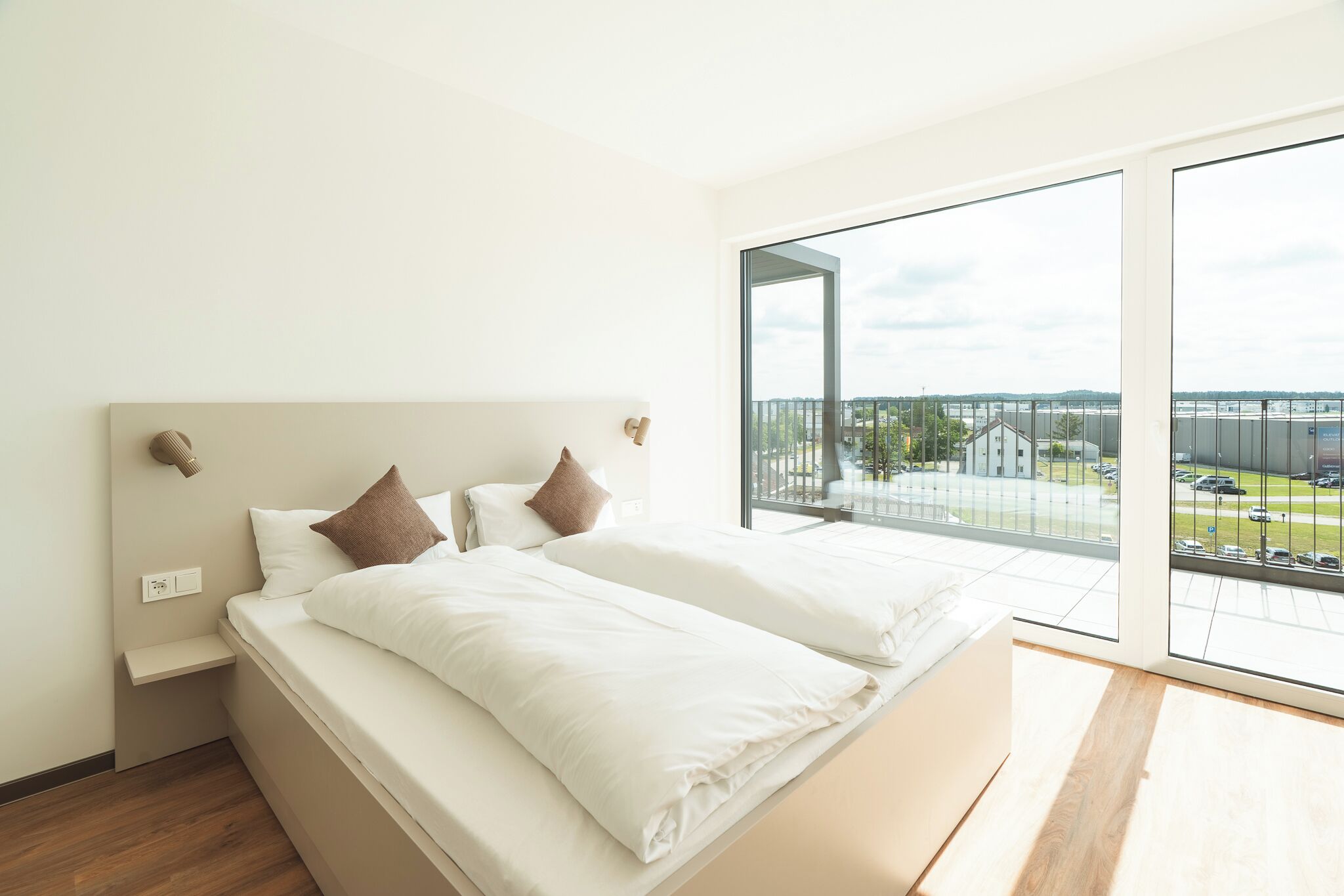 Desk, laptop workspace, WiFi (free), bed sheets