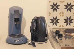 Coffee and/or coffee maker - SPA central charmant duplex cosy 90m2 à 300m rue piétonne et 500 m du port (Boulogne-sur-Mer)