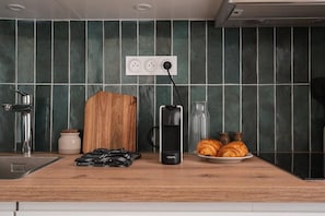 Fridge, microwave, stovetop, dishwasher