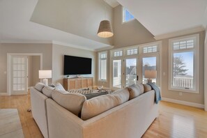 Smart TV, fireplace, offices