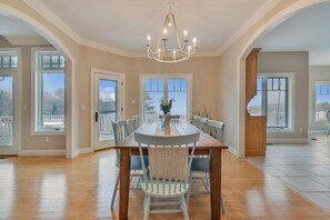 Dining - The Hill is a Luxury 5-bedroom retreat with panoramic ocean views from almost every room, just 0.2 miles from Cape Neddick Beach. One-level living with ramp access, roll-in showers, and grab bars makes it ideal for multigenerational beach stays. (Cape Neddick)
