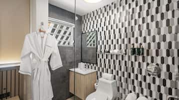 Deluxe Room | Bathroom | Shower, hair dryer, towels, soap