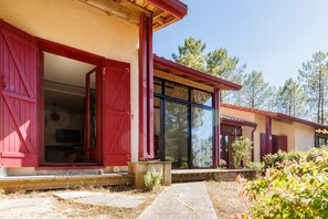 Exterior - Villa “Golf” with Shared Pool, Private Terrace, and Private Garden (Moliets-et-Maa)