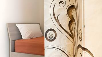 Iron/ironing board, WiFi, bed sheets