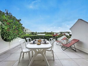 Outdoor dining - Les Grenadines by Interhome (La Grande Motte)