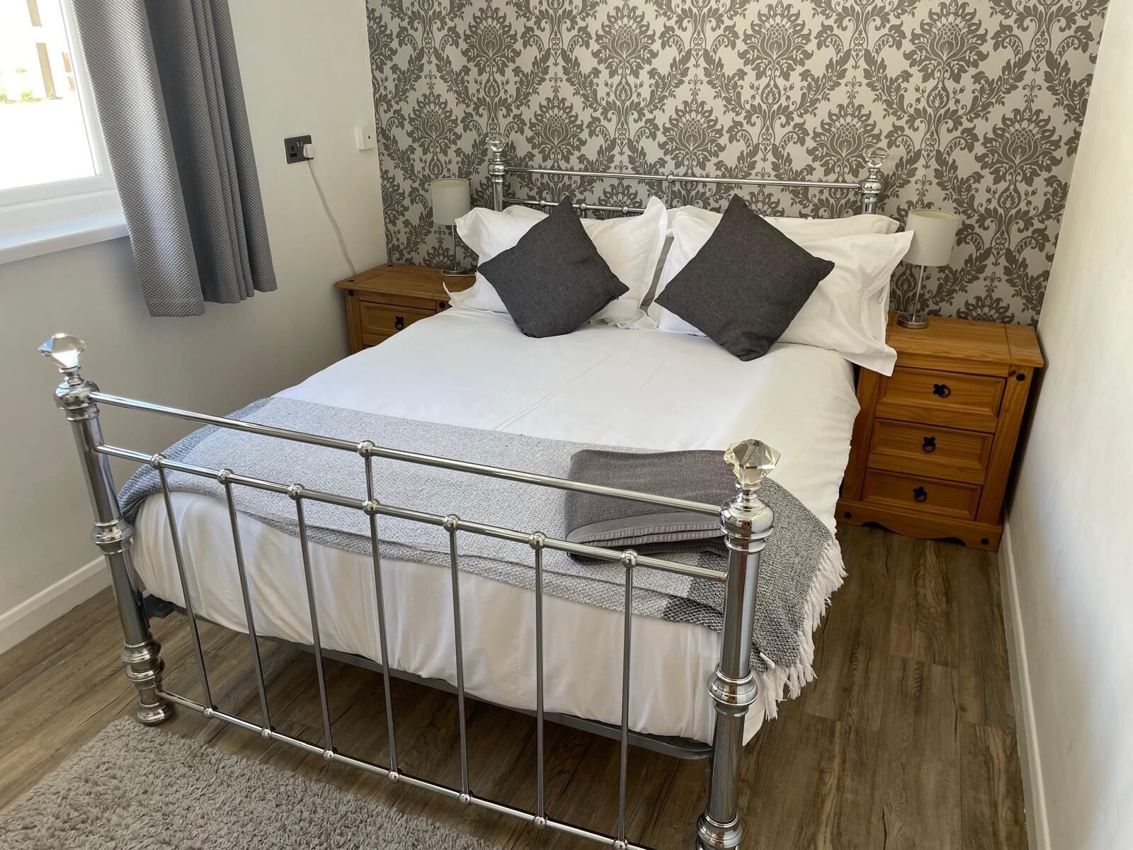 6 bedrooms, WiFi, bed sheets, wheelchair access