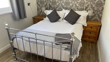 6 bedrooms, WiFi, bed sheets, wheelchair access