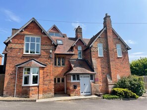 Exterior - Self contained, large annexe near Stonehenge (Figheldean)