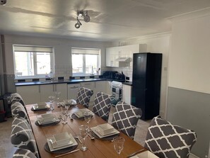 Dining - Self contained, large annexe near Stonehenge (Figheldean)