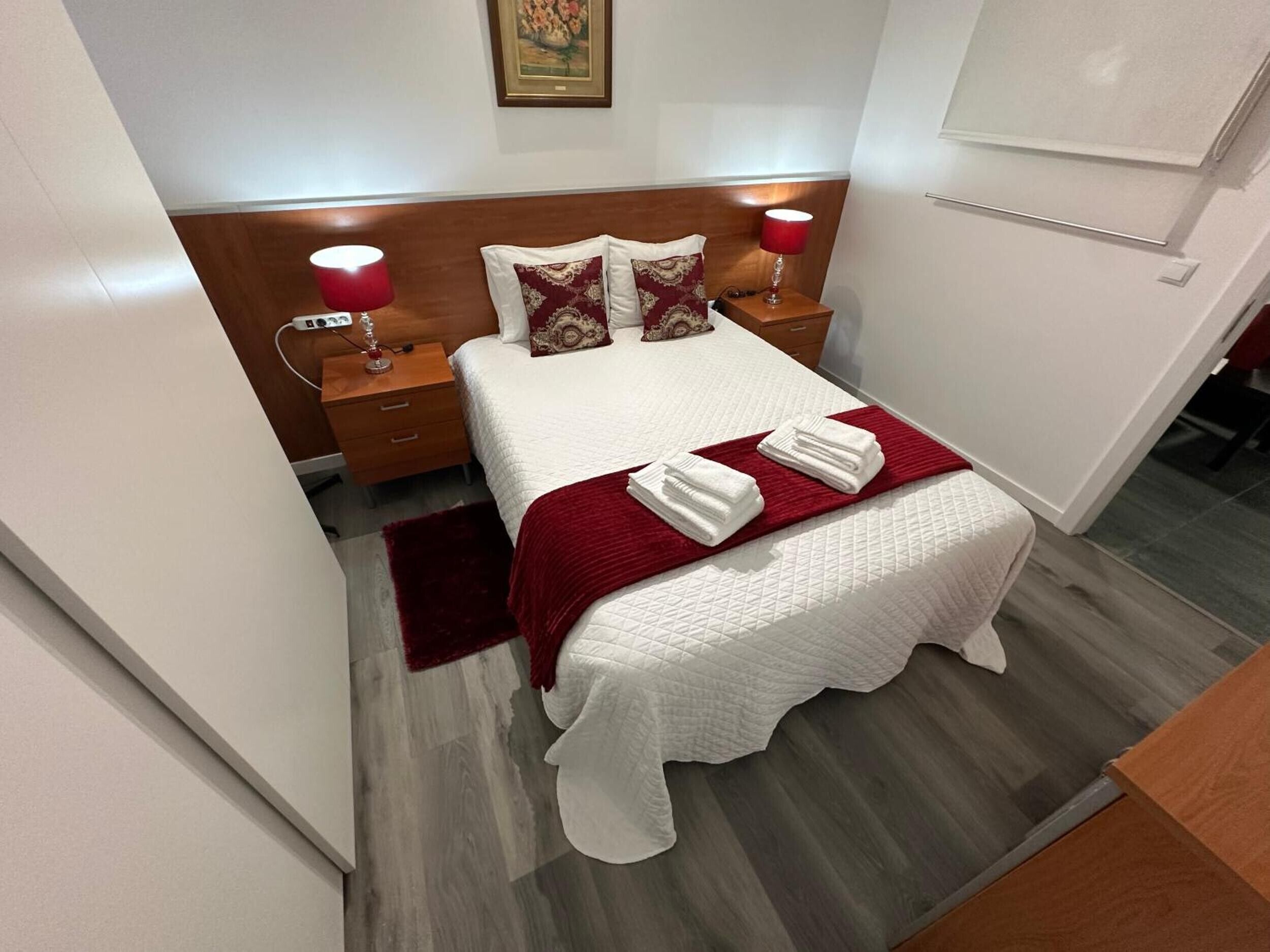 Iron/ironing board, WiFi, bed sheets, wheelchair access