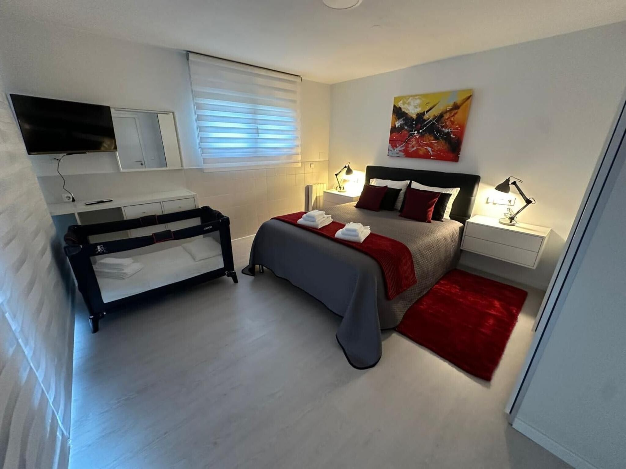 Iron/ironing board, WiFi, bed sheets, wheelchair access