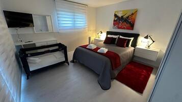 Iron/ironing board, WiFi, bed sheets, wheelchair access