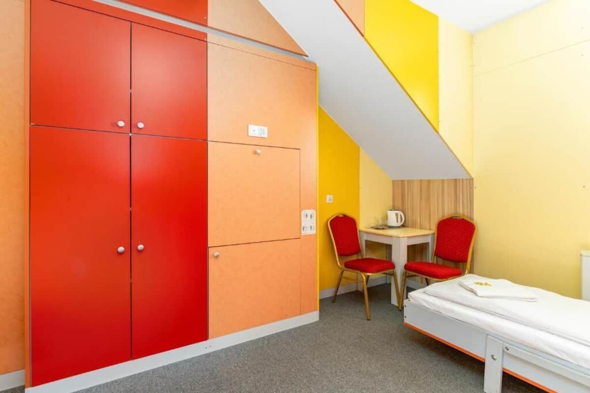 Basic Twin Room, Transfer Shower, Mountain View (Accessible)