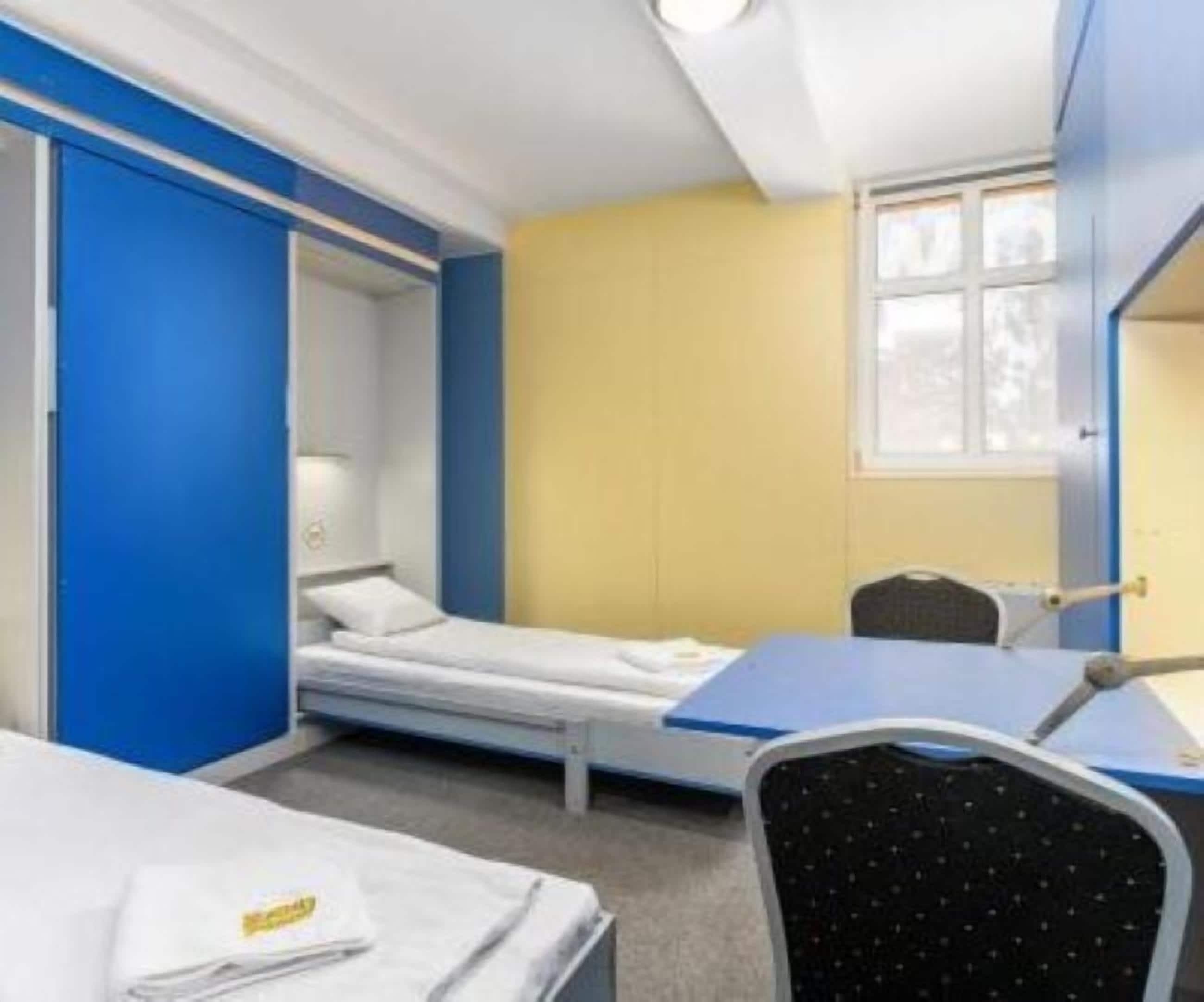 Basic Triple Room | Free WiFi, bed sheets