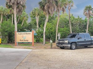 Property grounds - Manatee River Bungalow-6 Boat ramp at highl shores (Ellenton)