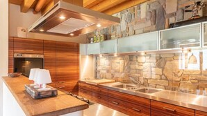 Fridge, oven, stovetop, dishwasher - Alone standing Rustico with pool, panoramic view 8 persons (Sermerio)