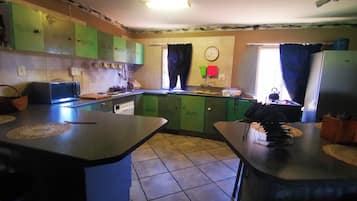 House, 4 Bedrooms, Accessible, Smoking | Bahagian dalam