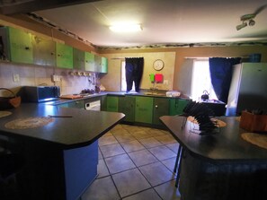 House, 4 Bedrooms, Accessible, Smoking | Bahagian dalam