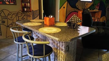 House, 4 Bedrooms, Accessible, Smoking | Ruang makan