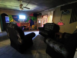 Rumah, 4 kamar tidur, akses difabel, Boleh Merokok | Ruang keluarga | Buku