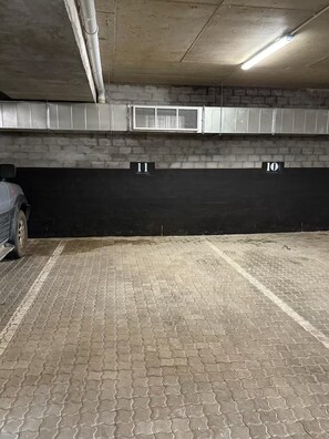 Estúdio, 1 quarto, para fumantes, varanda | Estacionamento | Estacionamento limitado