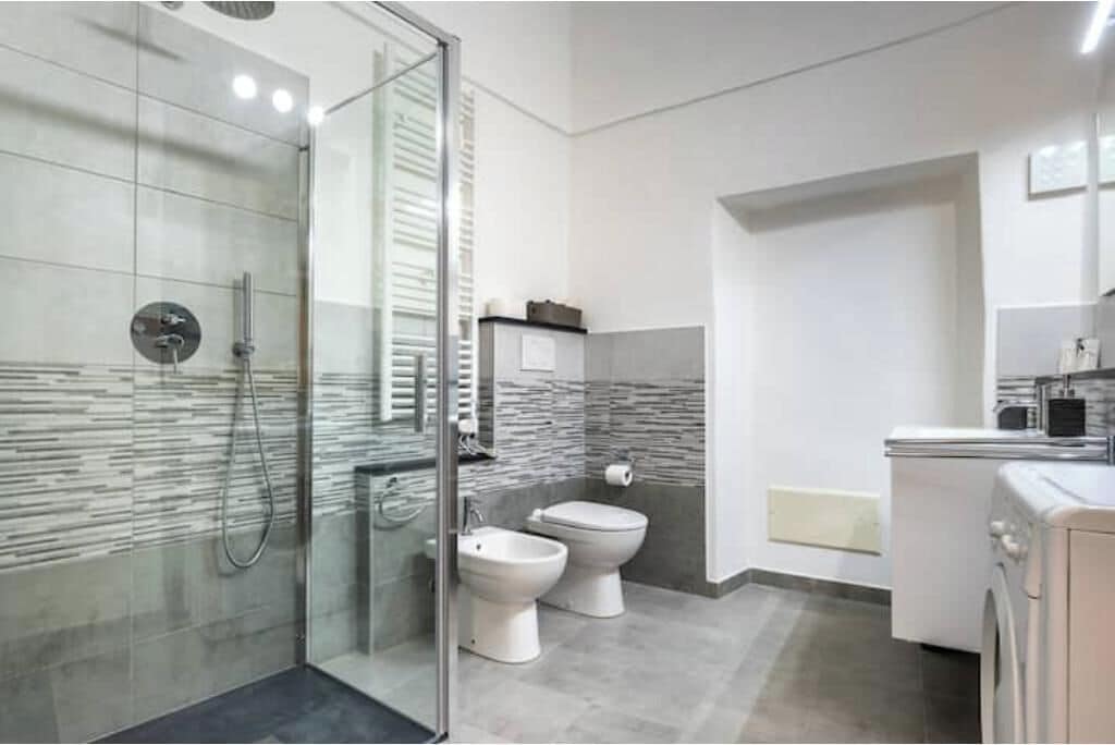Douche, séchoir à cheveux