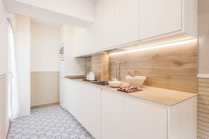 高级开间, 露台 | 私人厨房 | 大冰箱、微波炉、炉灶、洗碗机