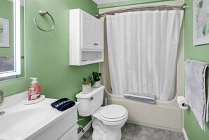 Bathroom - Relax and enjoy this beach themed condo only a few blocks from the ocean (Myrtle Beach)