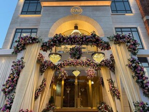 Exterior detail - The SRM Crystal  (Kanpur)