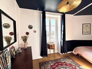 Room - Vrbo Property (Cancale)