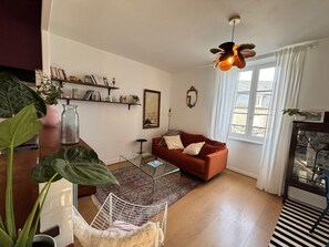 Living area - Vrbo Property (Cancale)