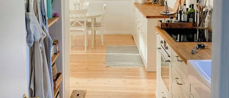 Oven, dishwasher, coffee/tea maker